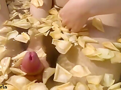 Femfoxfury - Girlfriend Blowjob And Had Sex In Rose Petals While Washing - Oral Creampie