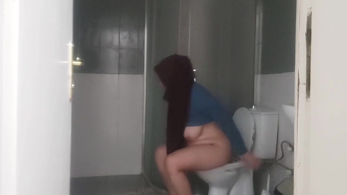 Suriyeli Turbanli Temizlik Yapiyor Sonra Soyunuyor Turk Ifsa - Video Free Porn Videos pic